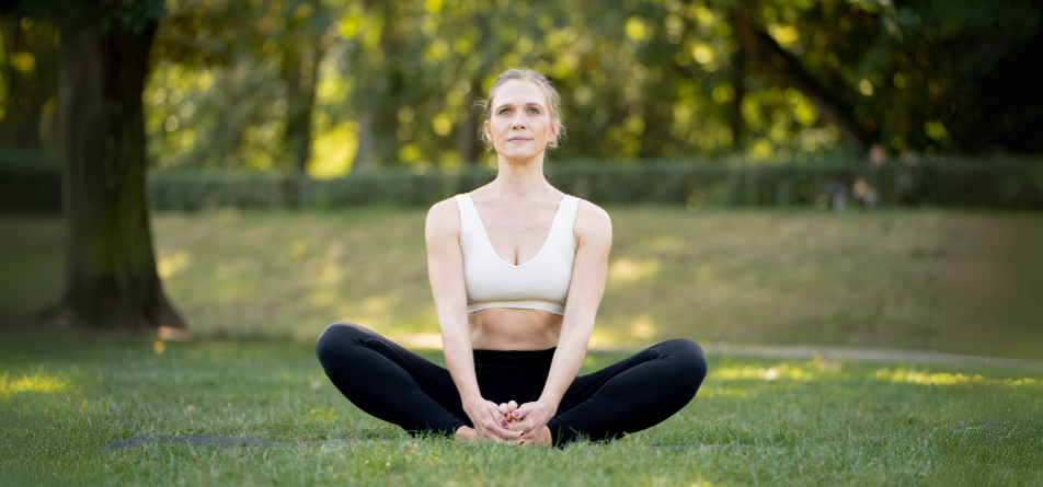 Ausführung der Übung "Schmetterling (Bhadrasana)" im Faszien Yoga